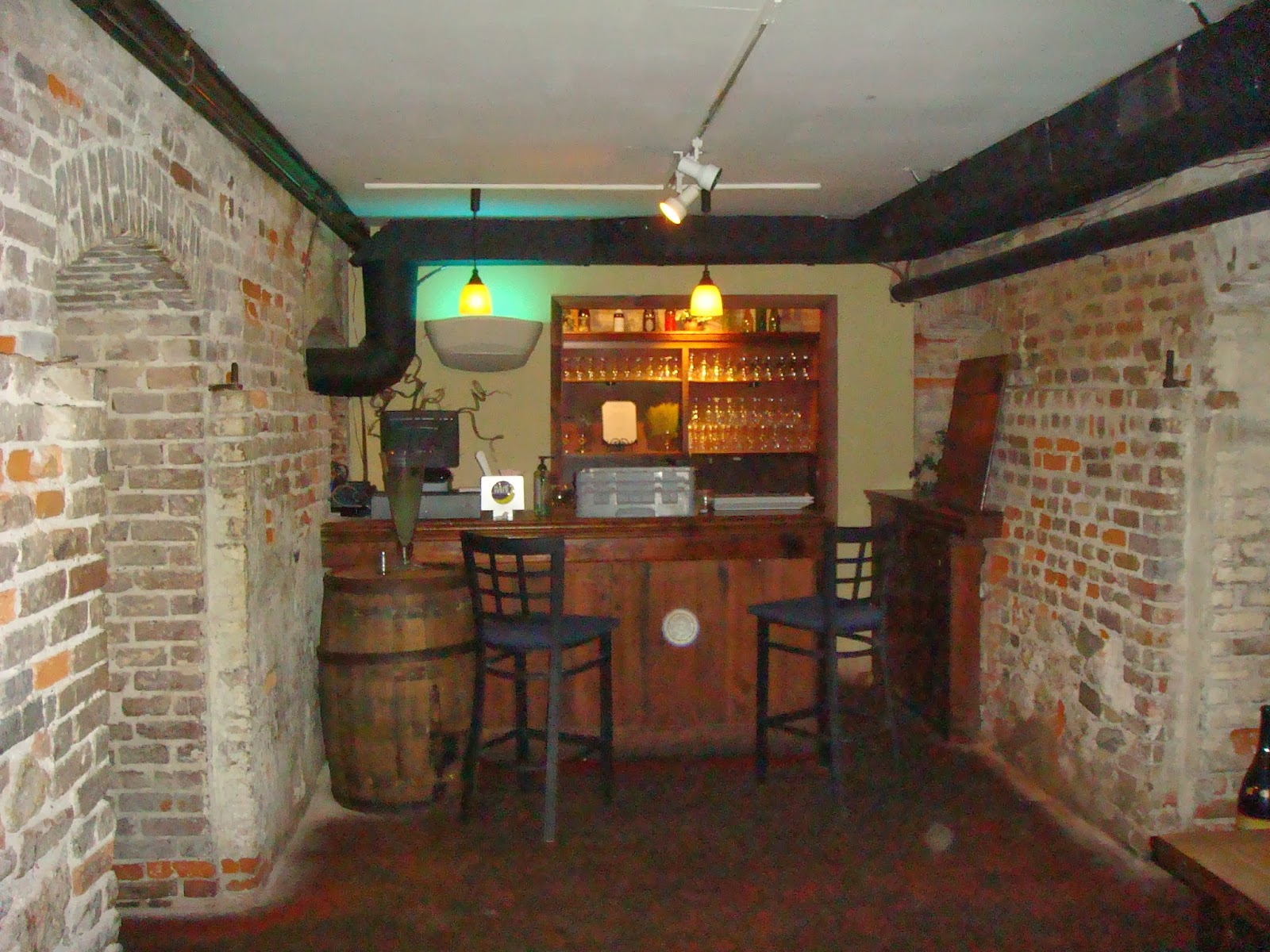 Everything went smoothly from pick up time, tour to dinner location. Haunted Holidaze Moon River Brewing Company Savannah, GA Active