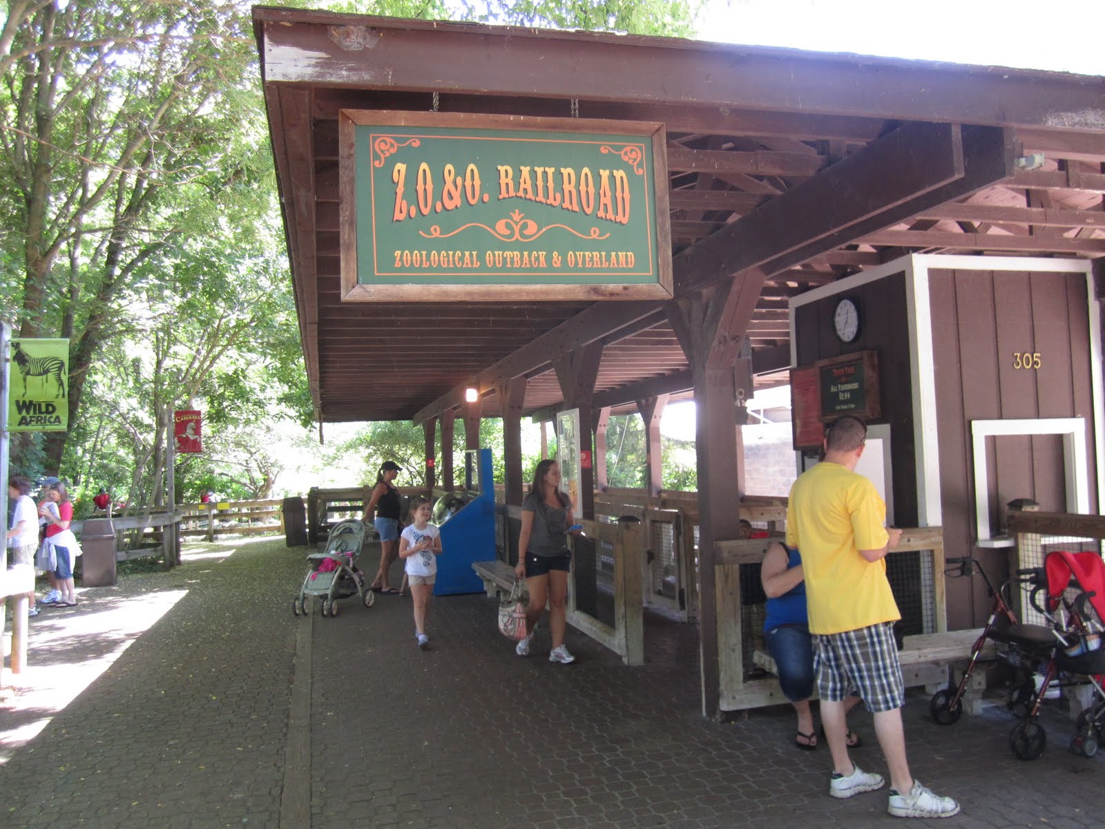 Web wild africa is by far the best place in the zoo, so be sure you spend most of your time there. It's Fun 4 Me! Binder Park Zoo Battle Creek, Michigan