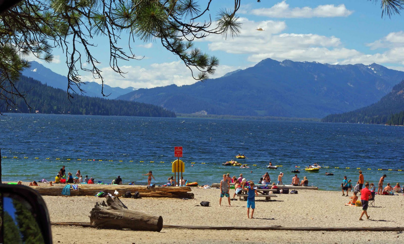 Both loops offer great river views along the wenatchee river (.2 miles) and beach/lake views (.7 miles) at the north beach. usbackroads™ Lake Wenatchee, Wenatchee National Forest, Washington