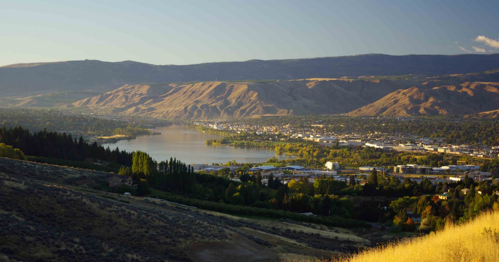 40 ft amenities water, electric, sewer, picnic tables, restroom, dump station, showers, campfire, playground pictures. usbackroads™ Confluence State Park, Wenatchee, Washington
